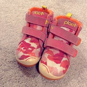 plae shoes size 10.5